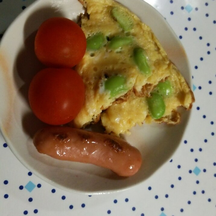 朝食ブログ枝豆入り卵焼きとウインナー炒めトマト添え